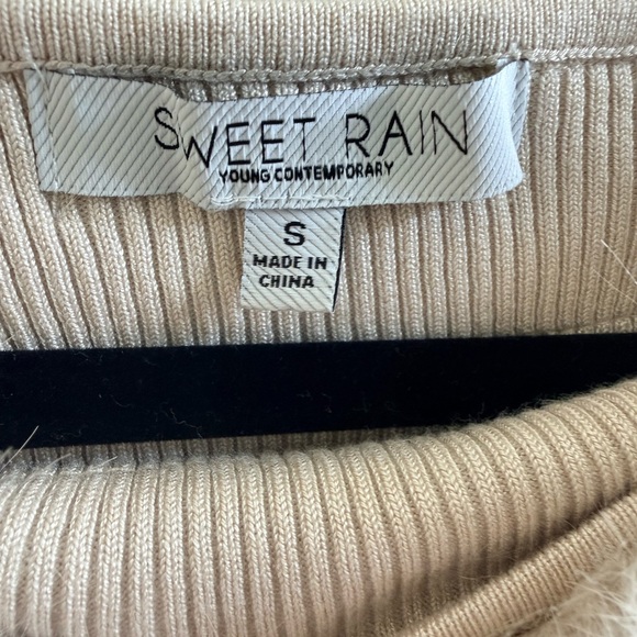 Sweet Rain Cream Ribbed Knit Top Bodysuit Faux Fur neckline Size S - Picture 4 of 8